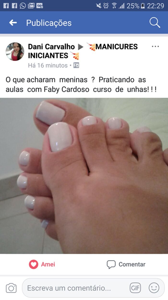 Aluna praticando as aulas do curso